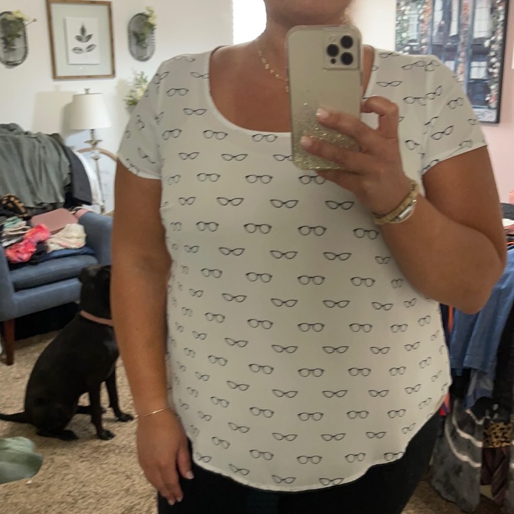 1x Torrid fun eyeglasses top with button up back